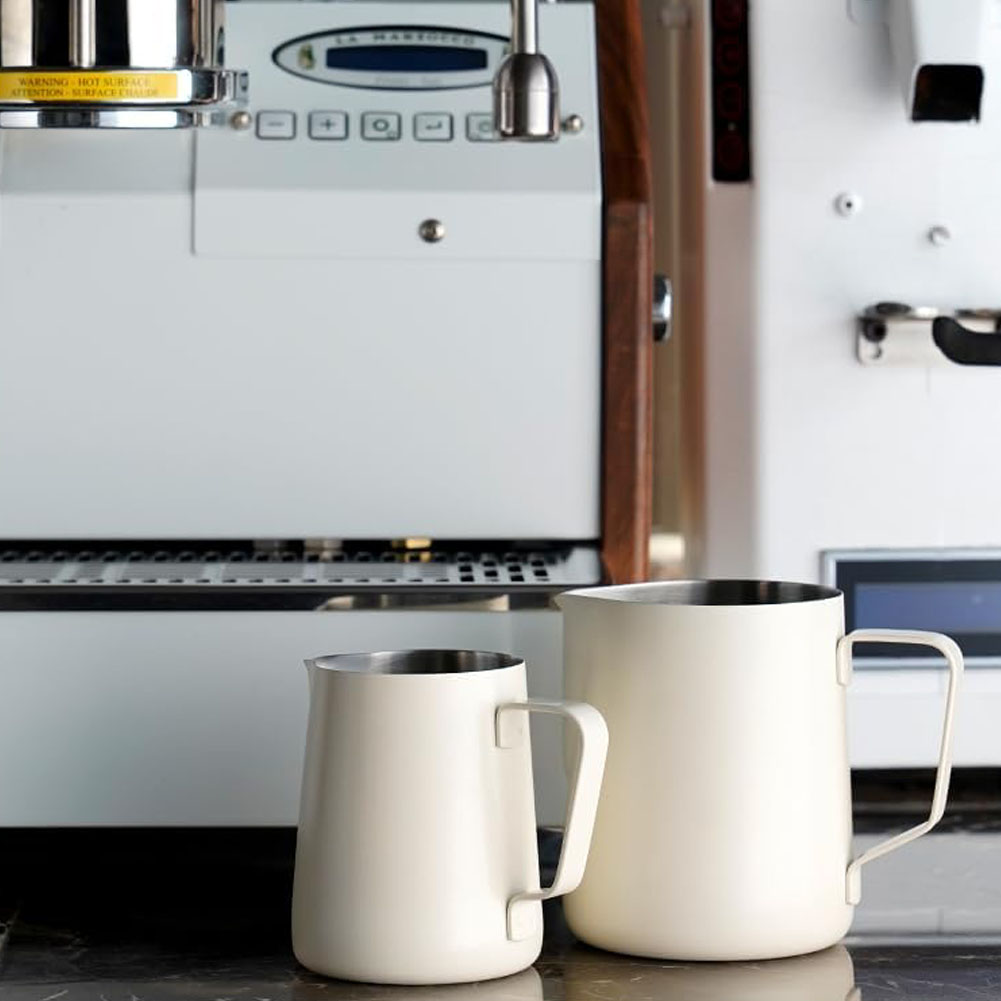 Milk Steaming Pitcher - เหยือกตีฟองนม 350 มล./12 ออนซ์ เหยือกตีฟองนมสำหรับเอสเพรสโซ่ พร้อมหูจับลายไม้