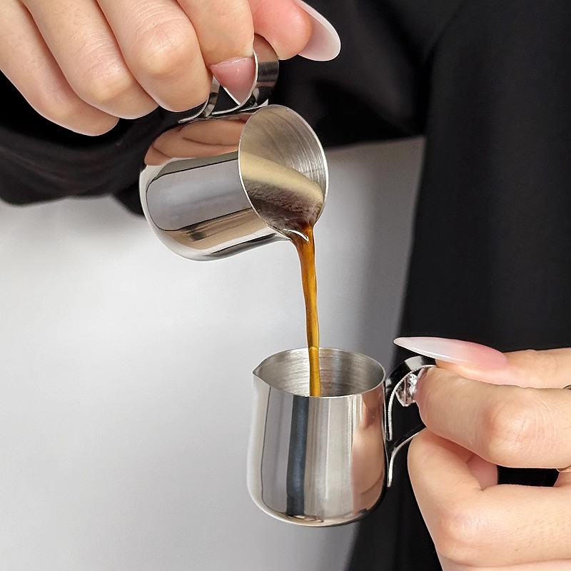 Milk Steaming Pitcher - เหยือกตีฟองนมสแตนเลส เหยือกตีฟองนมสำหรับทำเอสเพรสโซ่ กาแฟ บาริสต้า ลาเต้ คาปูชิโน่